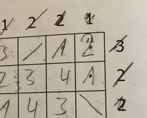 A corner of a Skyscrapers with Mirrors puzzle